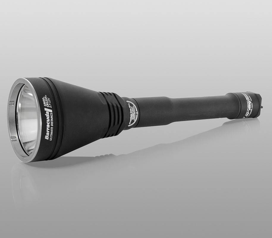 Suchscheinwerfer Barracuda ​Taschenlampe mit Leuchtweite >700 m Armytek F03203 